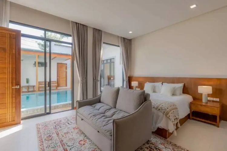 6 Bedrooms Villa