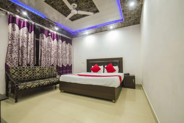 OYO 7917 Hotel Sunbeam