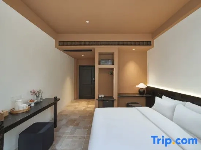 Standard Double room with street view
