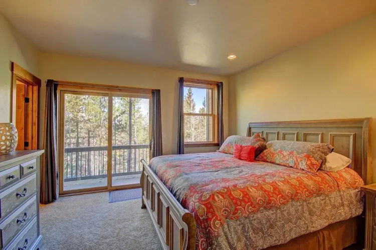 Maggie Point 3 Br condo by RedAwning