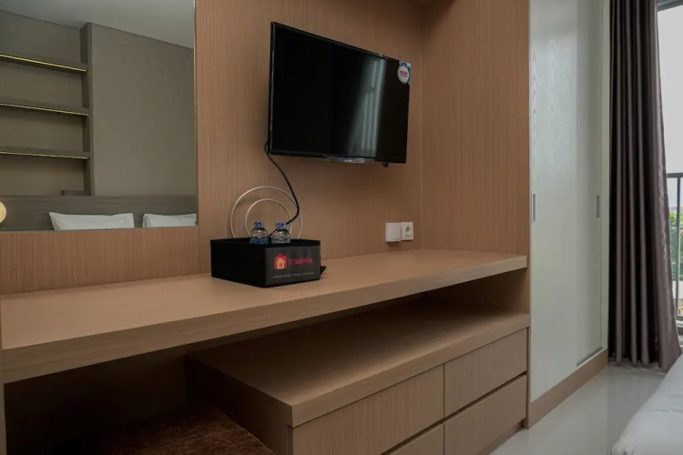 Pool View Studio Apartment Ciputra International