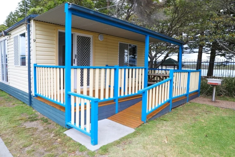2 Bedrooms Standard Family room with balcony