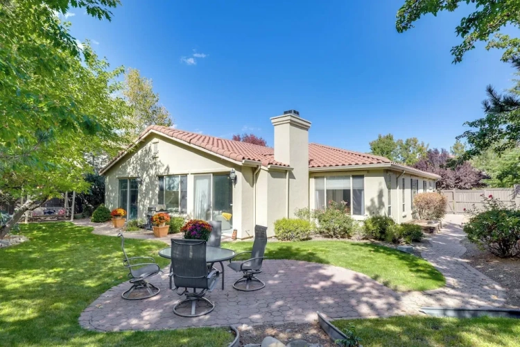 5 Bedrooms Cottage