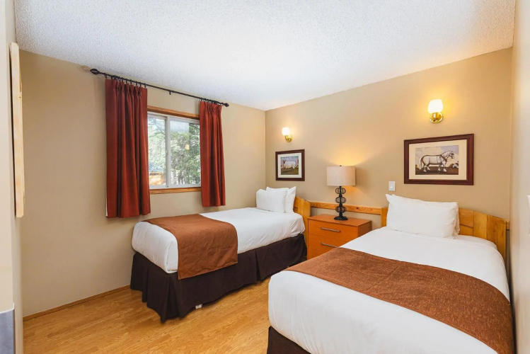 Overlander Mountain Lodge
