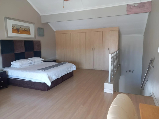 Mount Royal 31 - Large 1 bed with balcony
