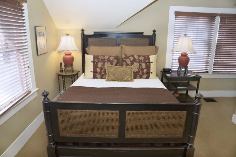 Lara House Bed and Breakfast