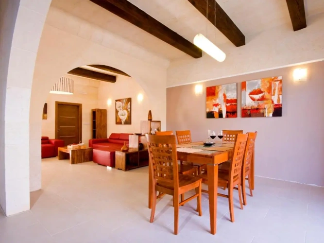 3 Bedrooms Cottage