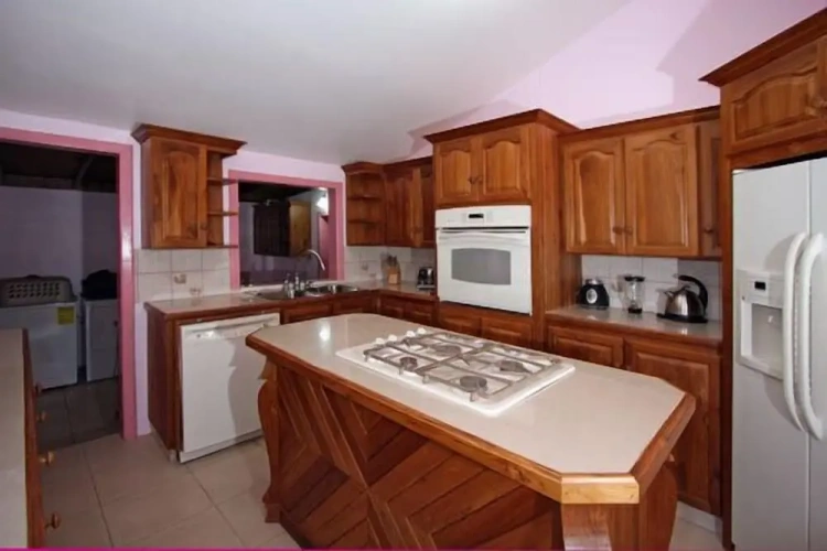 4 Bedrooms Cottage
