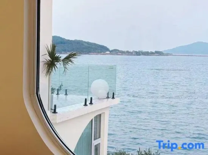 Bed in Dorm with lake view