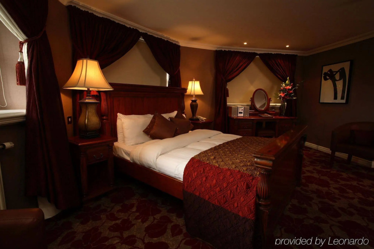 Sir Thomas Hotel