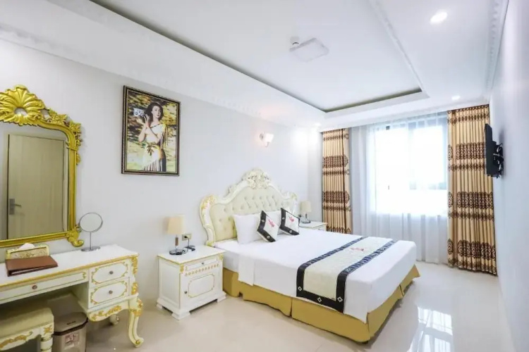 Phoenix Hotel 3
