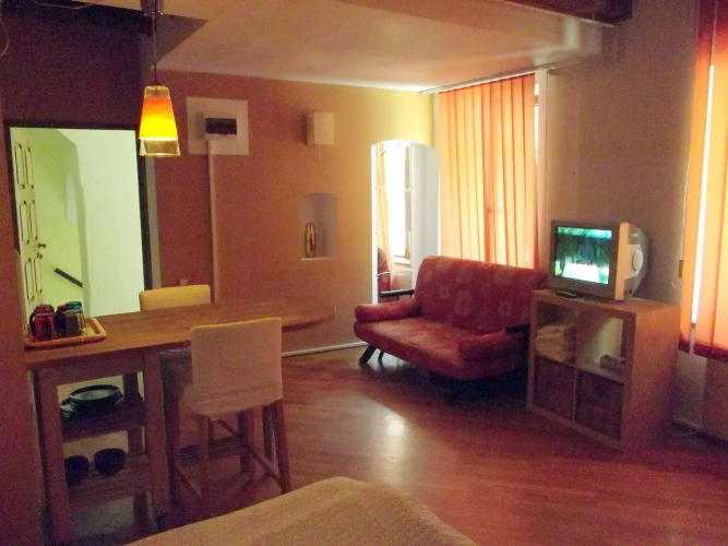 Main Square Apartments & More