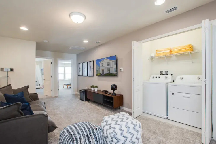 5 Bed 4 Bathroom Town Home