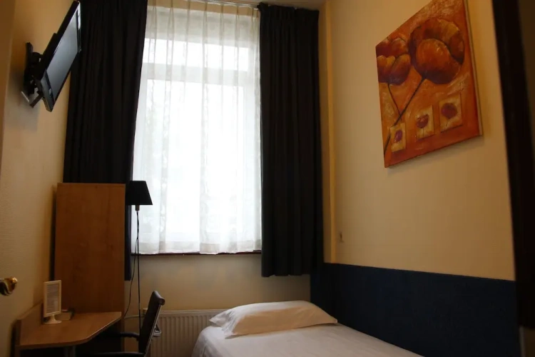 Basic Single room
