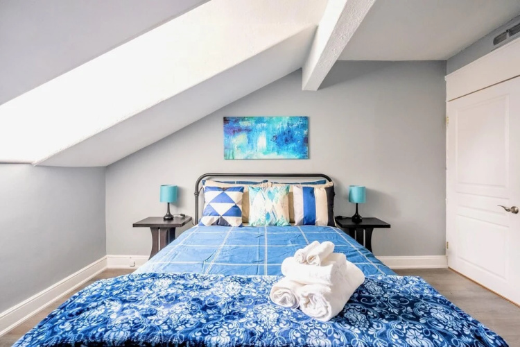 Charming 2BR Apartment In Downtown Hamilton