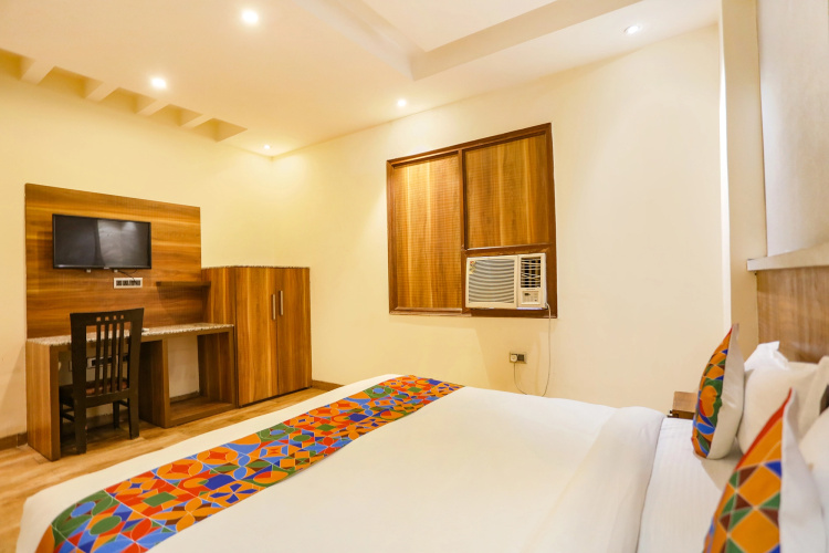 Fabhotel Royal Touch