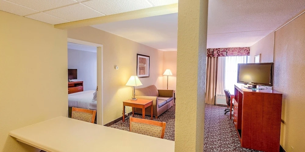 Standard Quadruple Suite