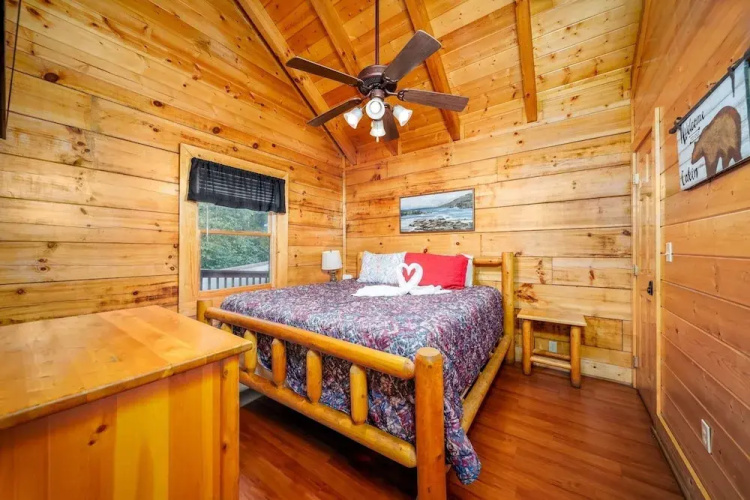 Ern812 - Eagles Perch 2 Bedroom Cabin by RedAwning