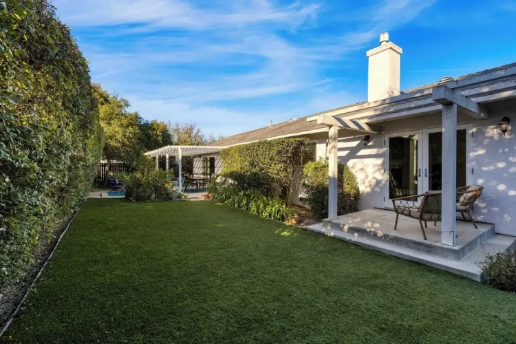 4 Bedrooms Cottage