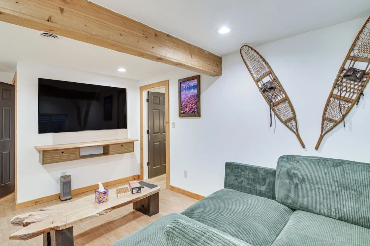 Sauna, Gas Grill & More! Belgrade Duplex
