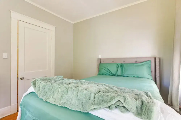 Midtown Duplex 1 Mi to Memphis Zoo & Overton Park!