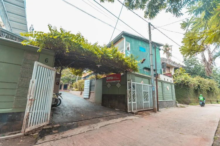 Dolfie Residence