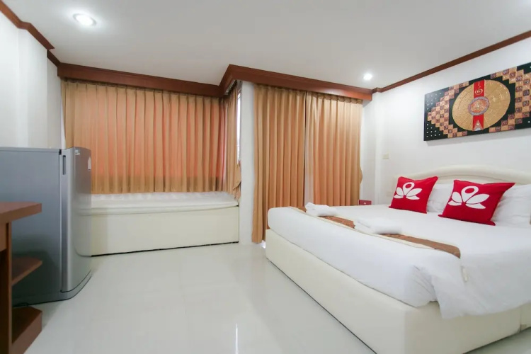 ZEN Rooms Patong Nanai 8