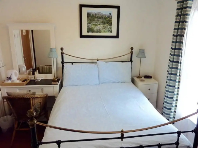 Derrin Guest House