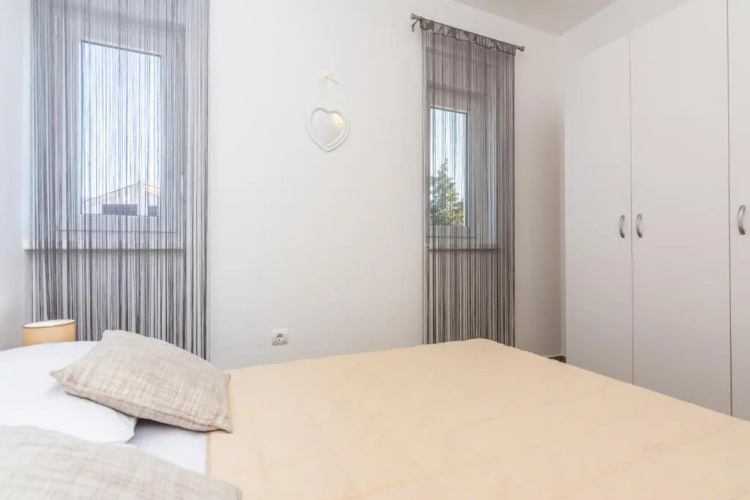 Pasko 2 modern furnished ap for 7