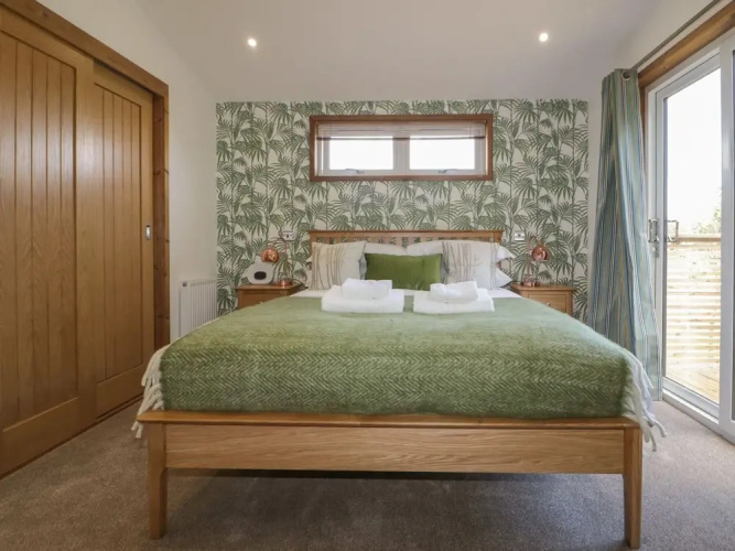 9 Meadow Retreat