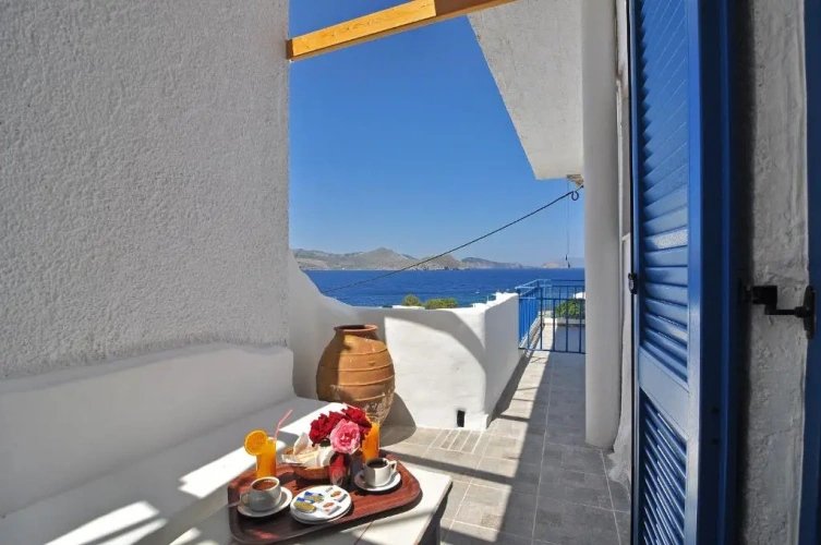 Standard Triple room with sea view
