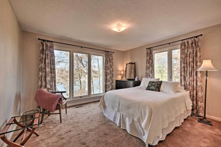 5 Bedrooms Cottage