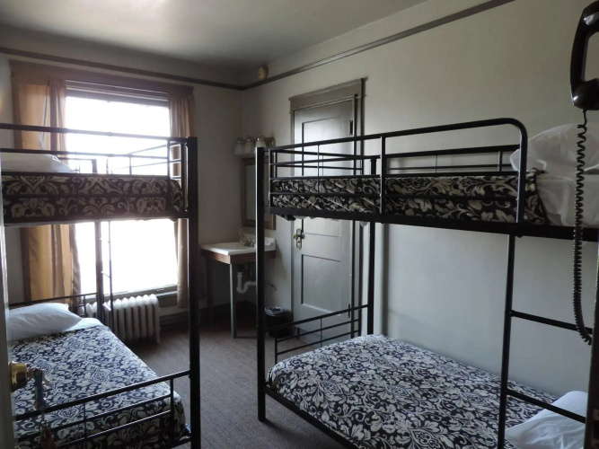 Gardner Hotel & Hostel