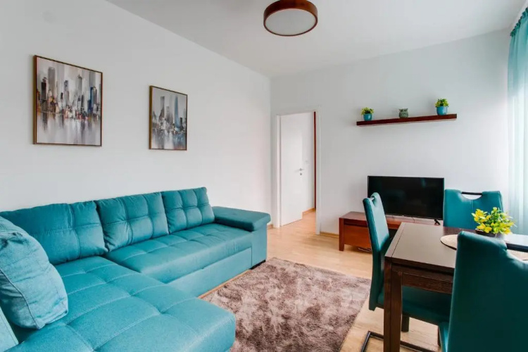 Apartments Lora 13.Jula, 15