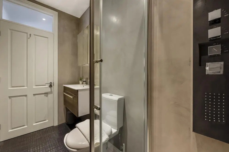 Immaculate 2 Bed Flat in West Kensington