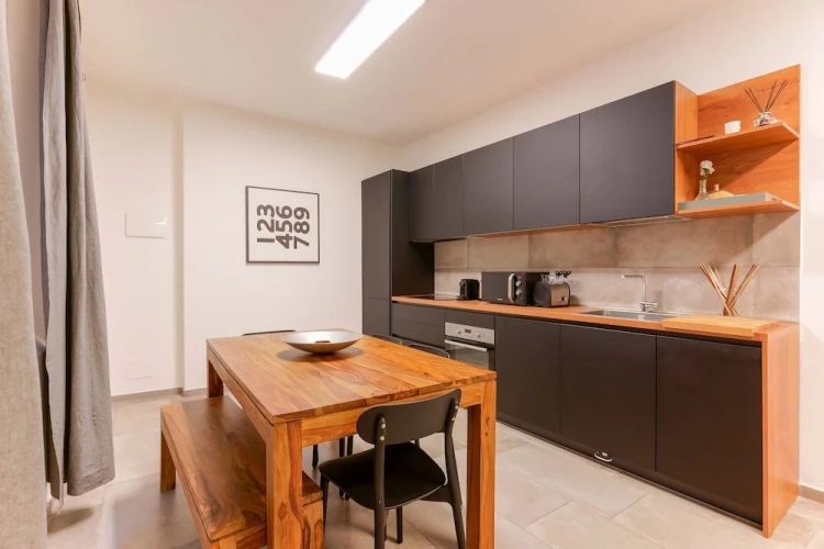 2 Bedrooms Apartment