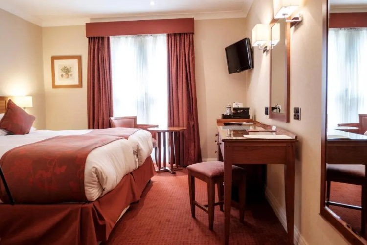 Red Lion Hotel, Hillingdon