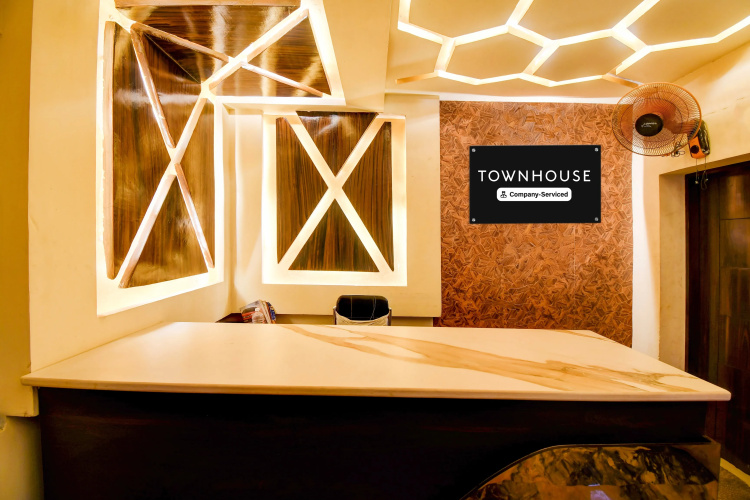 Super OYO Townhouse Varanasi Railway Junction
