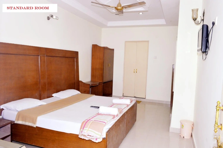 Standard Triple room