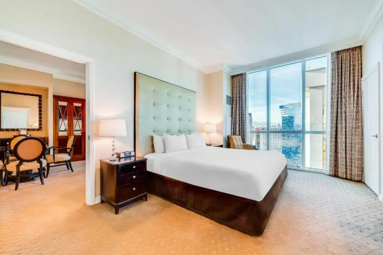 Jet Luxury Elite at the Signature