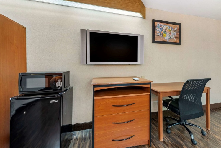 Econo Lodge North Academy photo 16