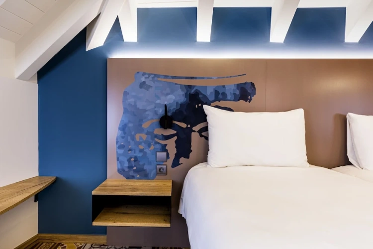 Standard Triple room