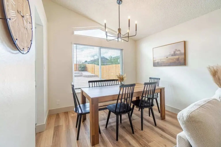 Modern Western Retreat Pet-friendly 4bed/2bath