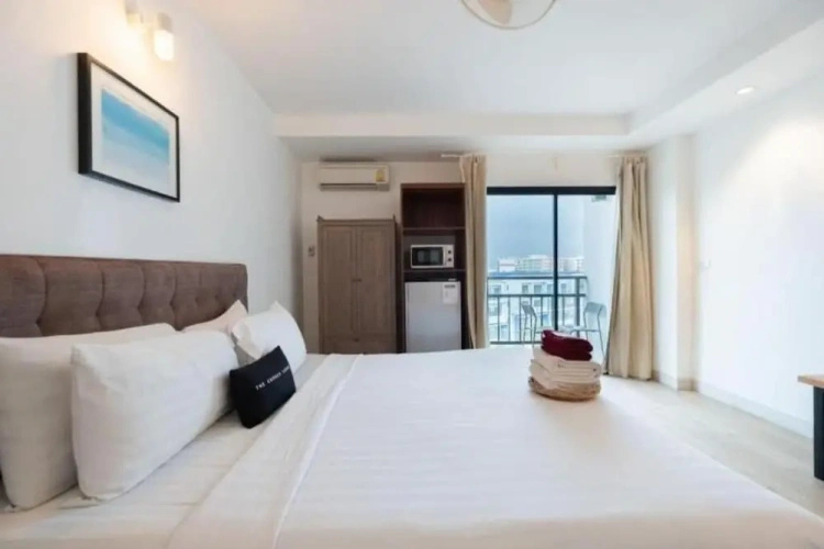 Superior Double room with balcony and with city view