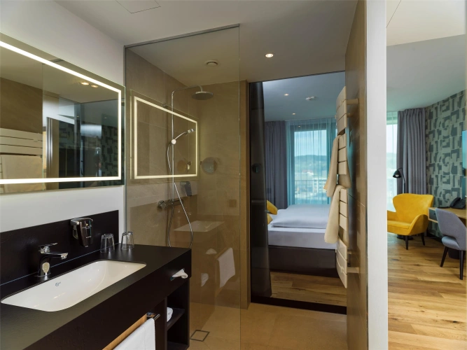 Standard Twin room with balcony