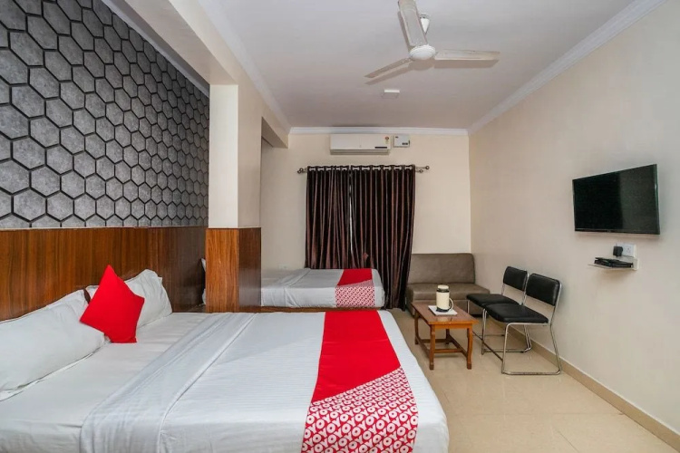 OYO 3974 Hotel Bcp Royal Residency
