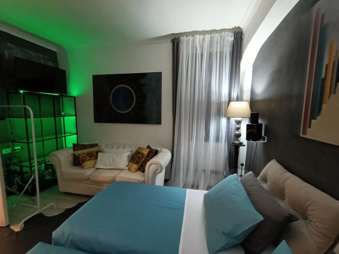 Spanish Steps bedroom
