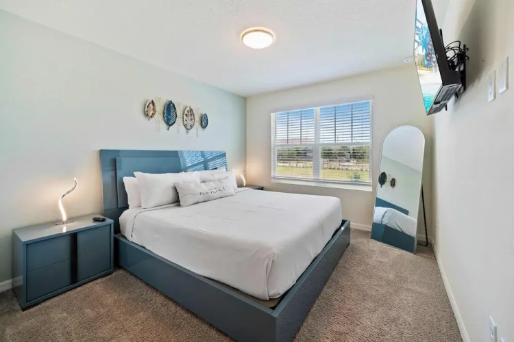 1640 Tropical Palms Circle