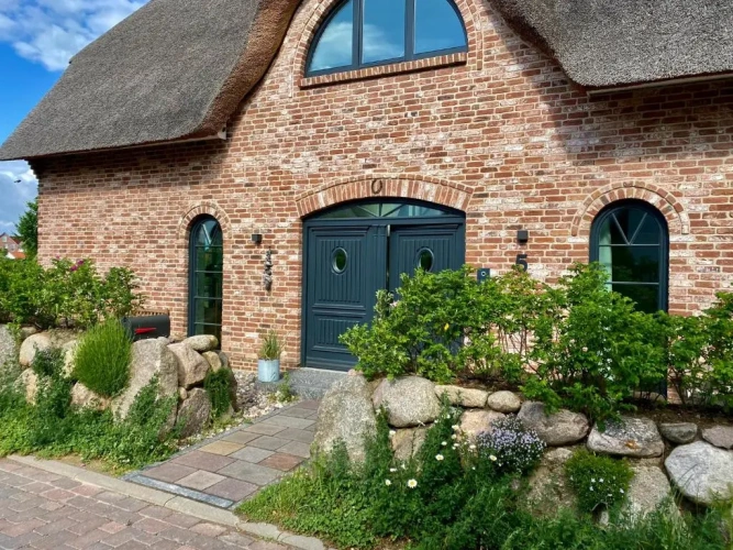 2 Bedrooms Cottage