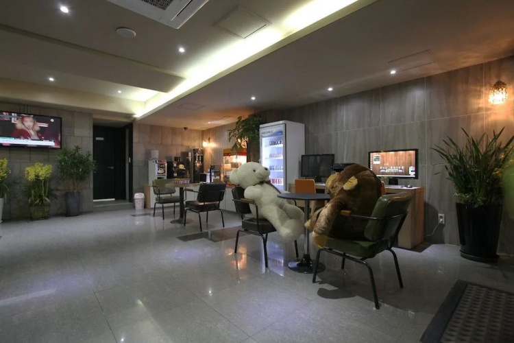 Max Hotel